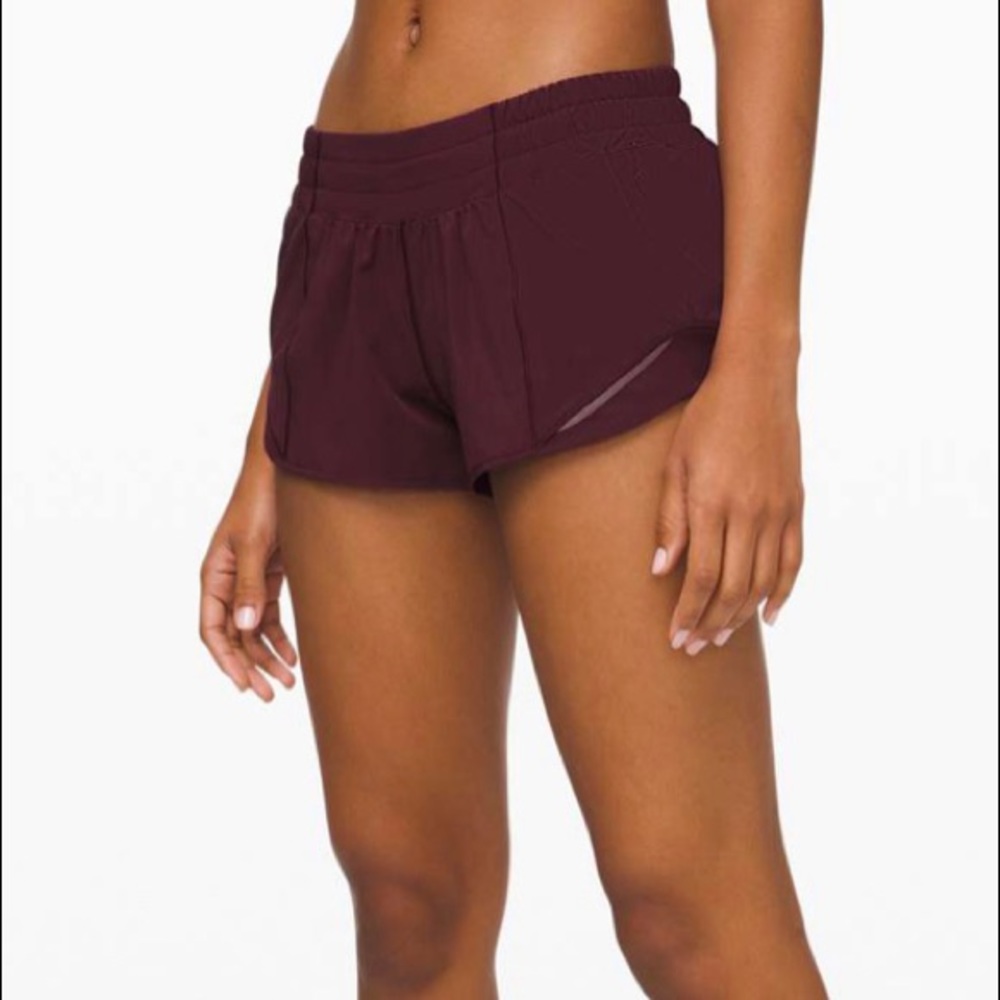 Lululemon hotty hot shorts size 2 4” in cassis
